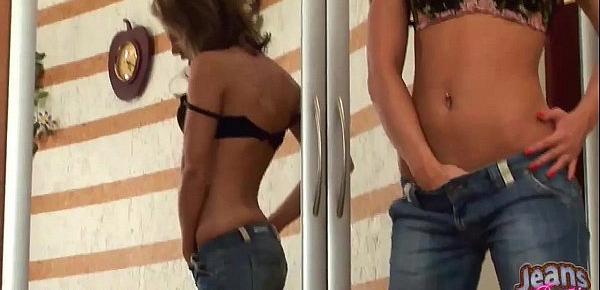  Check out my 18yo ass in these skin tight jeans